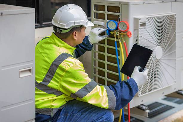 Professional Ac Installation technician working in Donahue, IA